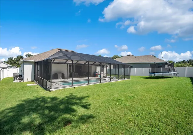 Photo 3 of Single family home for sale at 525 Gandhi Dr, Lakeland, FL 33813 | MLS# L4963147 | Listing updated on 2026-10-11