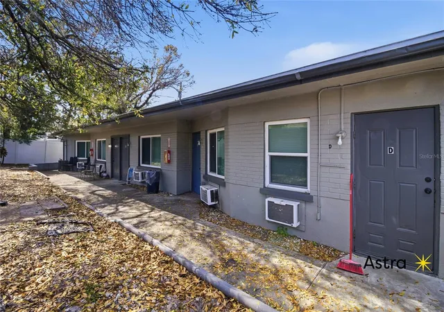 3rd image of 1429 Laura St, CLEARWATER, FL 33755