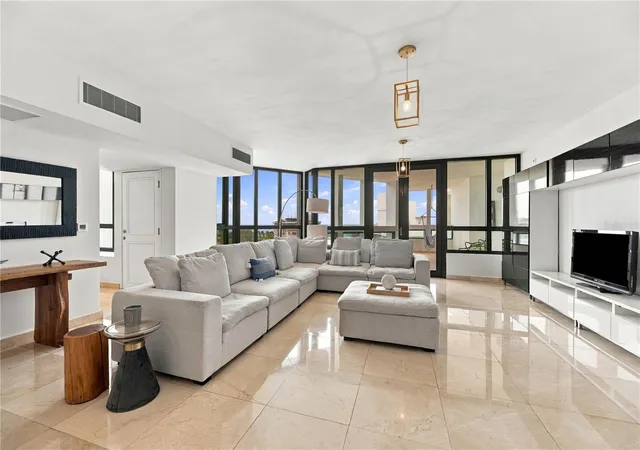 Photo 2 of Condo for sale at 35 Munoz Rivera Ave #901, San Juan, PR 00901 | MLS# PR9122401 | Listing updated on 2026-10-28