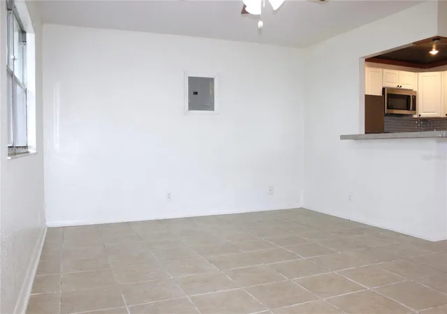 3rd image of 101 Cambridge Trl #194, Sun City Center, FL 33573 | MLS# TB8524285
