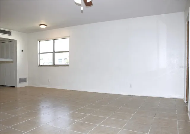 4th image of 101 Cambridge Trl #194, Sun City Center, FL 33573 | MLS# TB8524285