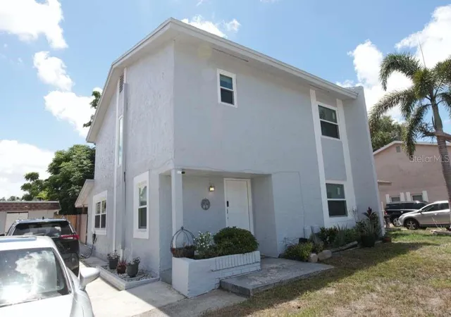 2nd image of 2073 San Sebastian Wy N, Clearwater, FL 33763 | MLS# TB8524289