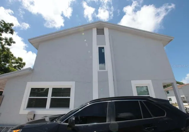 3rd image of 2073 San Sebastian Wy N, Clearwater, FL 33763 | MLS# TB8524289