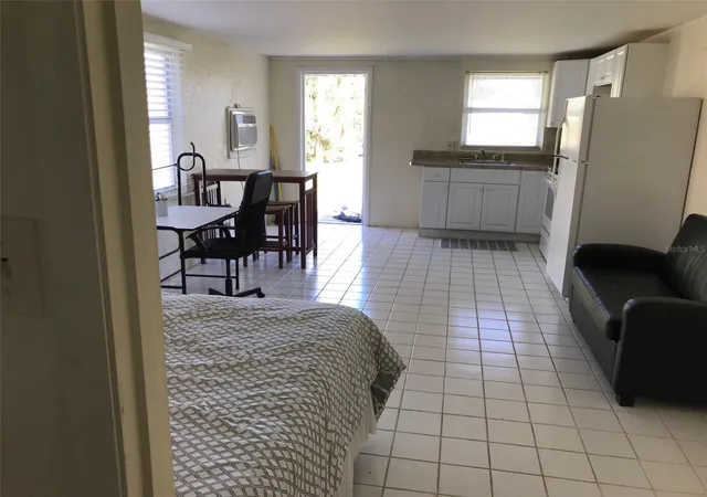 Listing Photo 5 - Condo for sale in building located at 1825 Shadow Ln, ENGLEWOOD, FL 34224
