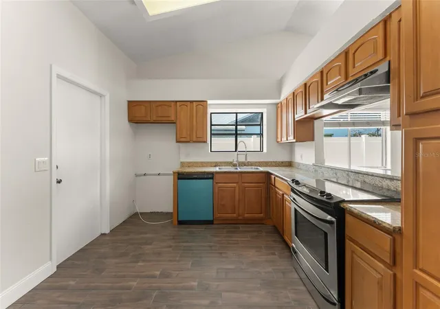 5th image of 2458 Long Meadow Wy, Orlando, FL 32817 | MLS# O6420840