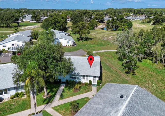 2nd image of 301 Andover Pl S, SUN CITY CENTER, FL 33573