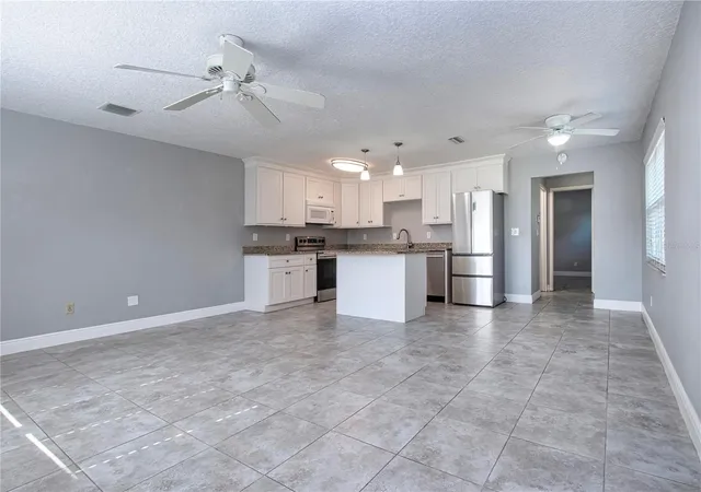5th image of 301 Andover Pl S, SUN CITY CENTER, FL 33573