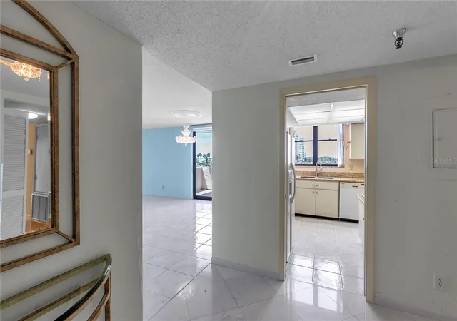 5th image of 101 Sunset Dr #PH1, Sarasota, FL 34236 | MLS# A4698459