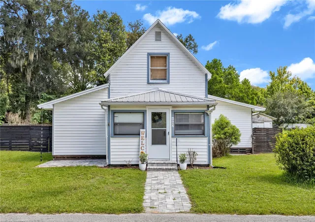 Homes for sale in Lake Helen, FL | 162 W Park St, Lake Helen, FL 32744 | MLS# V4949931