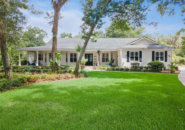 Photo 3 of Sale Pending at 5002 Muir Way, Lithia, FL 33547 | MLS# O6420865 | Listing updated on 2026-08-12