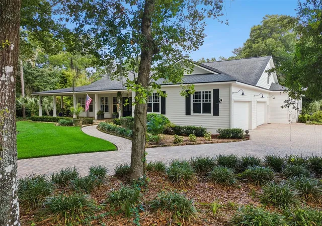 Photo 4 of Sale Pending at 5002 Muir Way, Lithia, FL 33547 | MLS# O6420865 | Listing updated on 2026-08-12
