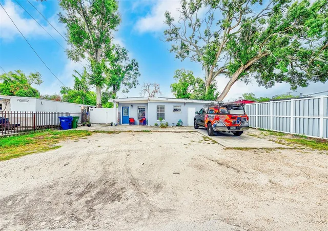 Photo 2 of Single family home for sale at 2318 W Powhatan Ave, Tampa, FL 33603 | MLS# TB8524344 | Listing updated on 2026-08-11