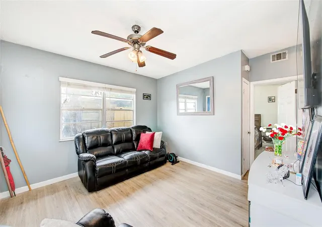 Photo 4 of Single family home for sale at 2318 W Powhatan Ave, Tampa, FL 33603 | MLS# TB8524344 | Listing updated on 2026-08-11