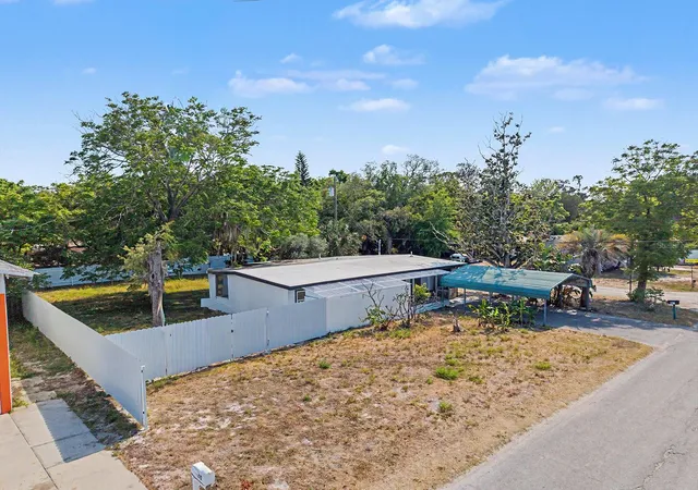Photo 1 of Single family home for sale at 7708 Maryland Ave, Hudson, FL 34667 | MLS# TB8524347 | Listing updated on 2026-10-23
