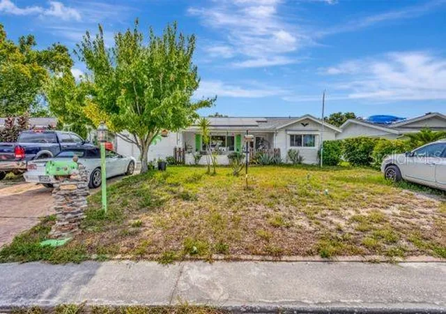 Photo 2 of Single family home for sale at 10825 Bridleton Rd, Port Richey, FL 34668 | MLS# L4963152 | Listing updated on 2026-10-06