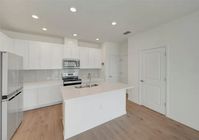 Photo 3 of Townhouse for sale at 6418 Jensen View Ave, Apollo Beach, FL 33572 | MLS# TB8524358 | Listing updated on 2026-10-08