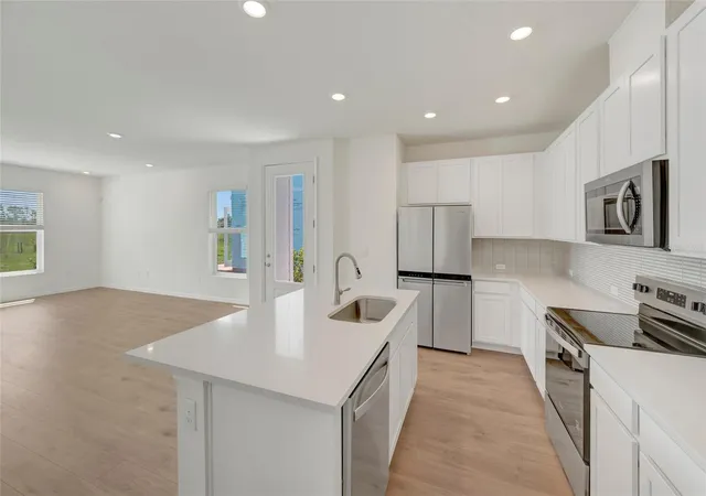 Photo 3 of Townhouse for sale at 6418 Jensen View Ave, Apollo Beach, FL 33572 | MLS# TB8524358 | Listing updated on 2026-10-08