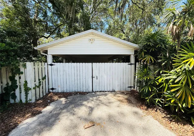 Homes for sale in Gainesville, FL | 745 Ne 10th Ave, Gainesville, FL 32601 | MLS# GC541556