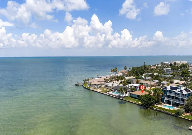 Photo 4 of Single family home for sale at 501 22nd Avenue SE, St Petersburg, FL 33705 | MLS# TB8524366 | Listing updated on 2026-08-17