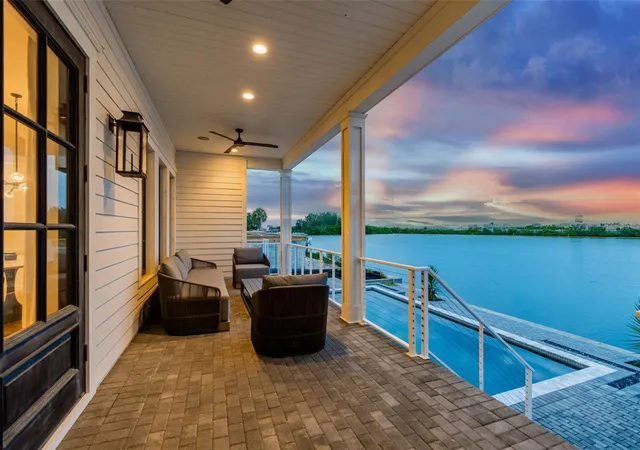 Photo 2 of Mansion for sale at 5811 Mariner St, Tampa, FL 33609 | MLS# TB8524372 | Listing updated on 2026-10-02
