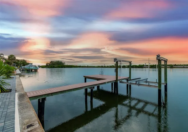 Photo 3 of Mansion for sale at 5811 Mariner St, Tampa, FL 33609 | MLS# TB8524372 | Listing updated on 2026-10-02