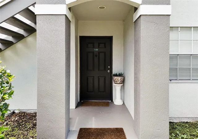3rd image of 13929 Fairway Island Dr #818, Orlando, FL 32837 | MLS# S5152722