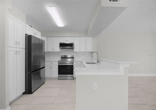 5th image of 13929 Fairway Island Dr #818, Orlando, FL 32837 | MLS# S5152722