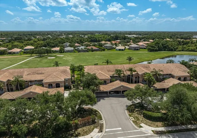 Homes for sale in Bradenton, FL | 915 Fairwaycove Ln #201, Bradenton, FL 34212 | MLS# A4698493