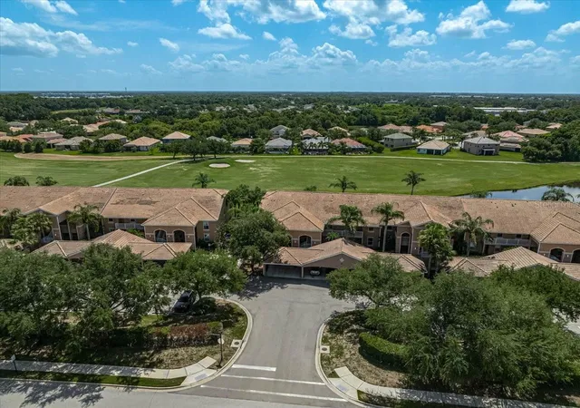 Homes for sale in Bradenton, FL | 915 Fairwaycove Ln #201, Bradenton, FL 34212 | MLS# A4698493