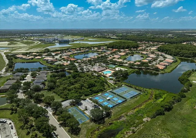 Homes for sale in Bradenton, FL | 915 Fairwaycove Ln #201, Bradenton, FL 34212 | MLS# A4698493
