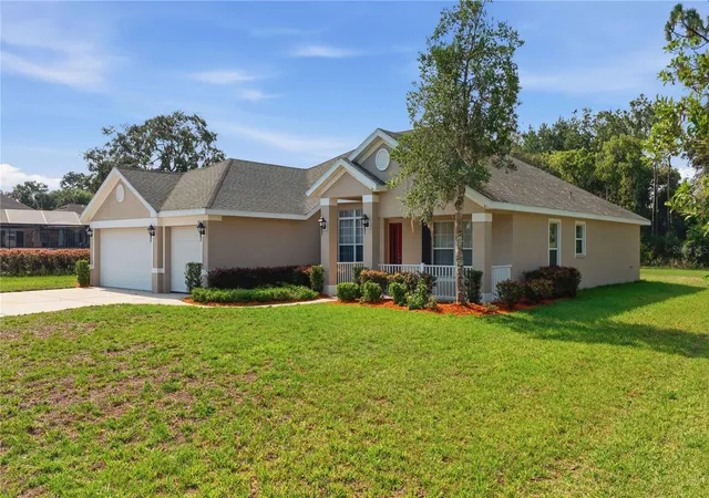 Photo 2 of Single family home for sale at 334 Lake Dr, Ocala, FL 34472 | MLS# OM727608 | Listing updated on 2026-08-28