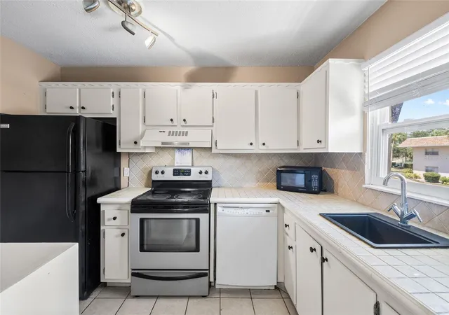 3rd image of 2727 75Th St W, Bradenton, FL 34209