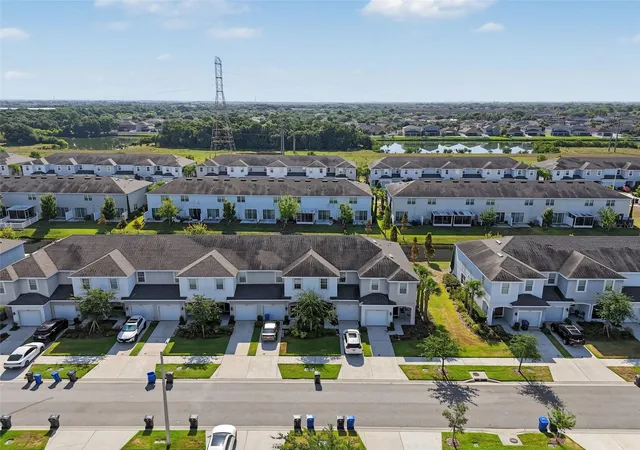 Photo 2 of Townhouse for sale at 7052 Summer Holly Pl, Riverview, FL 33578 | MLS# TB8524439 | Listing updated on 2026-08-27