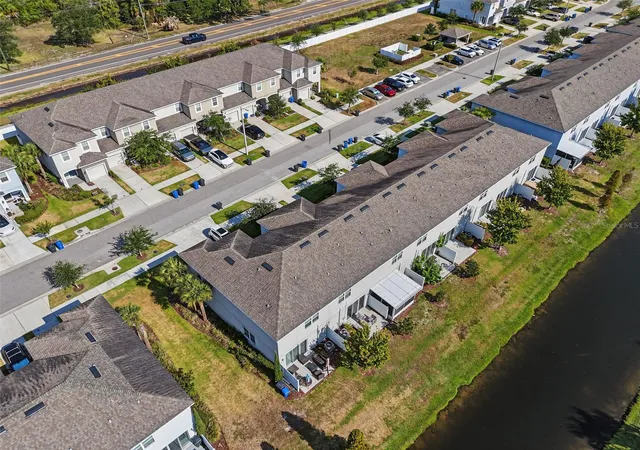 Photo 3 of Townhouse for sale at 7052 Summer Holly Pl, Riverview, FL 33578 | MLS# TB8524439 | Listing updated on 2026-08-27
