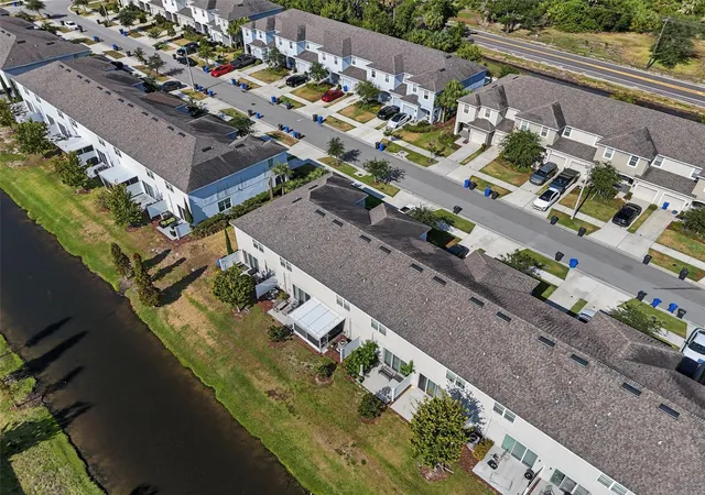Photo 4 of Townhouse for sale at 7052 Summer Holly Pl, Riverview, FL 33578 | MLS# TB8524439 | Listing updated on 2026-08-27