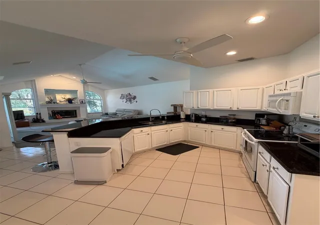 5th image of 2435 Sweetwater Country Club Pl Dr, Apopka, FL 32712 | MLS# O6420954