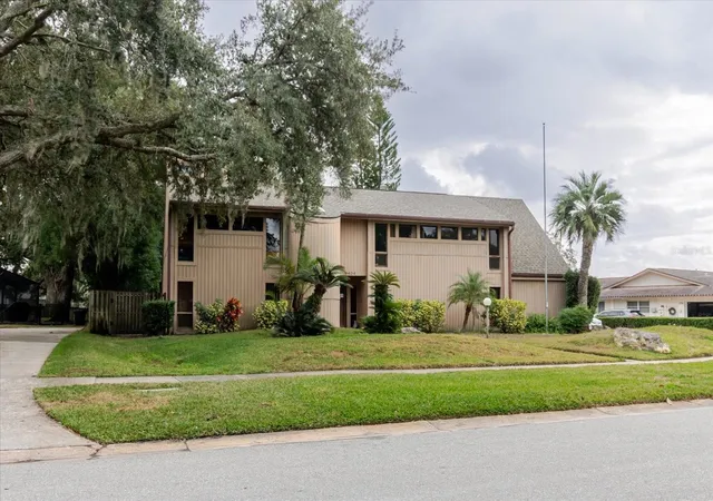 Photo 3 of Single family home for sale at 4404 Old Orchard Dr, Tampa, FL 33618 | MLS# TB8524463 | Listing updated on 2026-07-03