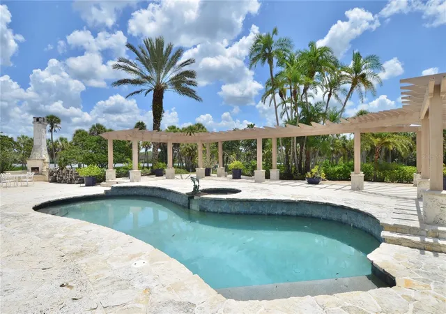Photo 3 of Single family home for sale at 630 N River Rd, Venice, FL 34293 | MLS# N6144869 | Listing updated on 2026-08-24