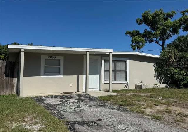 Photo 2 of Single family home for sale at 7039 E Lenox Dr, New Port Richey, FL 34653 | MLS# TB8524467 | Listing updated on 2026-08-20