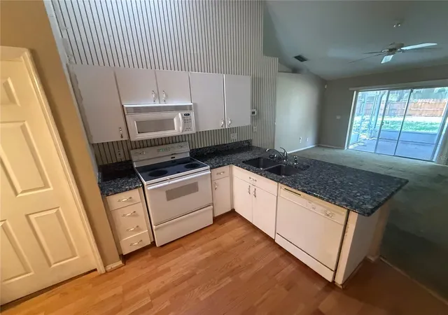 3rd image of 204 Chardonnay Pl, Valrico, FL 33594 | MLS# TB8524471