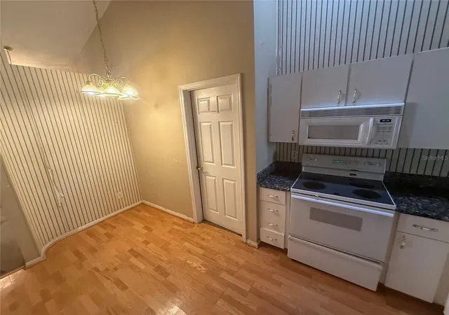 4th image of 204 Chardonnay Pl, Valrico, FL 33594 | MLS# TB8524471