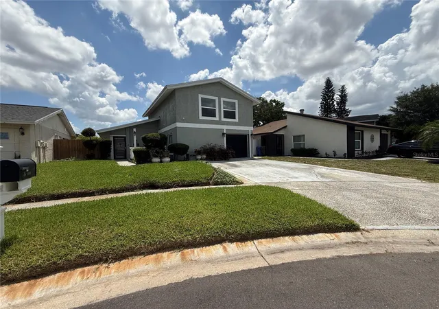 2nd image of 10009 Regal Woods Ln, Tampa, FL 33624 | MLS# TB8524472