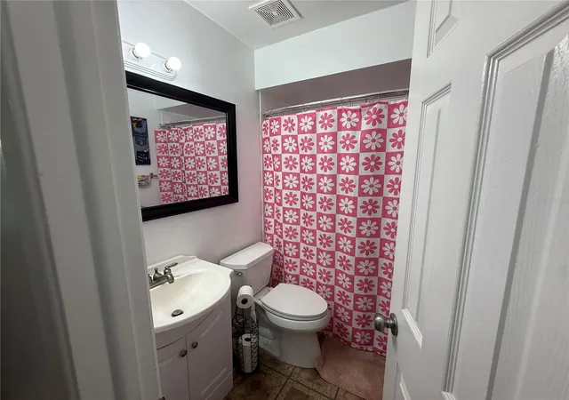 5th image of 10009 Regal Woods Ln, Tampa, FL 33624 | MLS# TB8524472