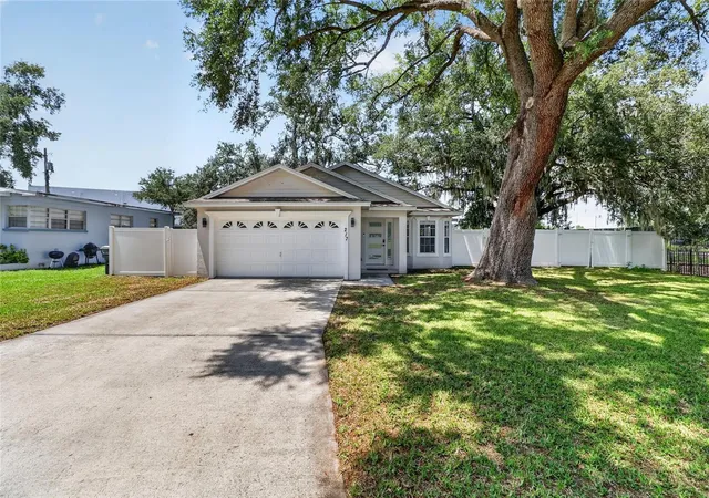Photo 1 of Single family home for sale at 217 E Edward St, Lakeland, FL 33805 | MLS# L4963160 | Listing updated on 2026-09-03