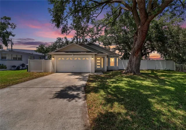 Photo 1 of Single family home for sale at 217 E Edward St, Lakeland, FL 33805 | MLS# L4963160 | Listing updated on 2026-09-03