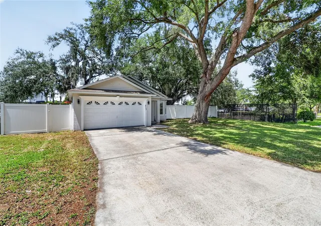 Photo 2 of Single family home for sale at 217 E Edward St, Lakeland, FL 33805 | MLS# L4963160 | Listing updated on 2026-09-03