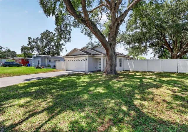 Photo 3 of Single family home for sale at 217 E Edward St, Lakeland, FL 33805 | MLS# L4963160 | Listing updated on 2026-09-03