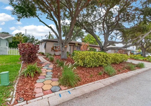 Photo 3 of Single family home for sale at 2012 Ripon Dr, Clearwater, FL 33764 | MLS# TB8524491 | Listing updated on 2026-08-29