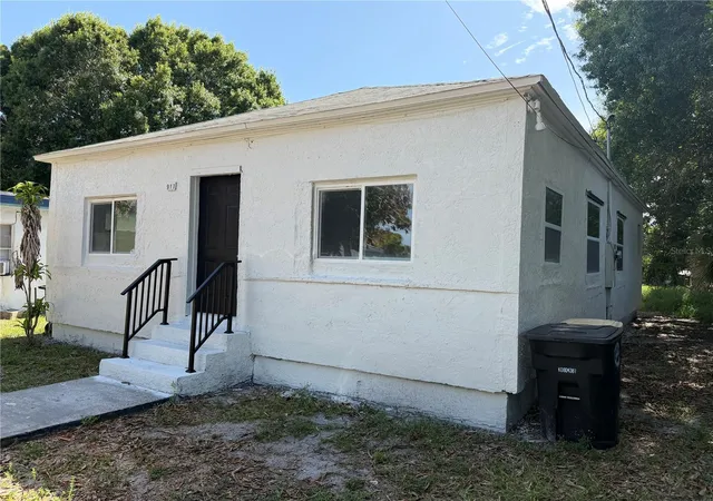 Photo 10 of Single family home for sale at 911 N 21st Street, Fort Pierce, FL 34950 | MLS# O6420997 | Listing updated on 2026-08-18