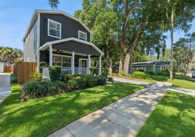 Photo 2 of Sale Pending at 1810 Illinois St, Orlando, FL 32803 | MLS# O6421000 | Listing updated on 2026-09-03